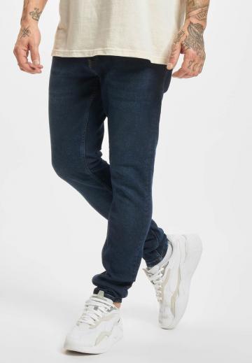 Узкие джинсы