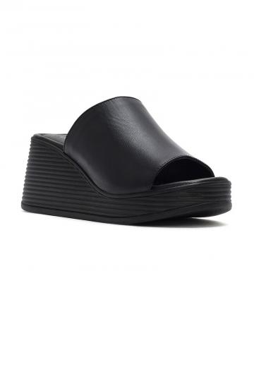 Босоножки на каблуке