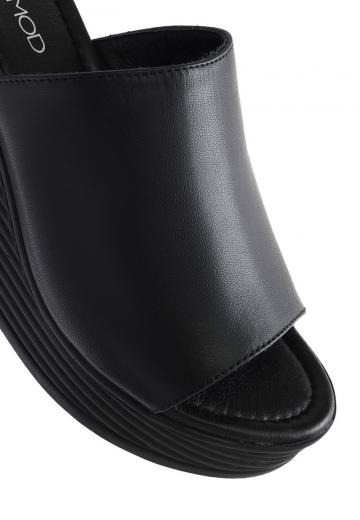 Босоножки на каблуке