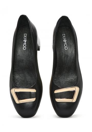 Туфли с высоким носом