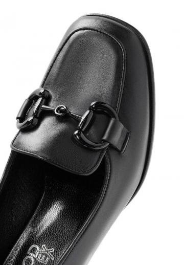 Туфли с высоким носом