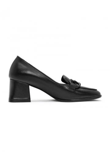 Туфли с высоким носом