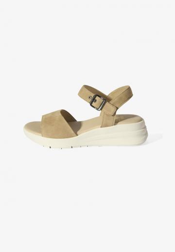 Босоножки на танкетке