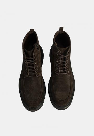 Ботинки на шнуровке