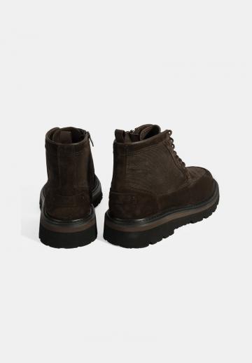 Ботинки на шнуровке