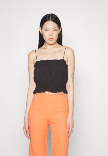 Топ на бретельках