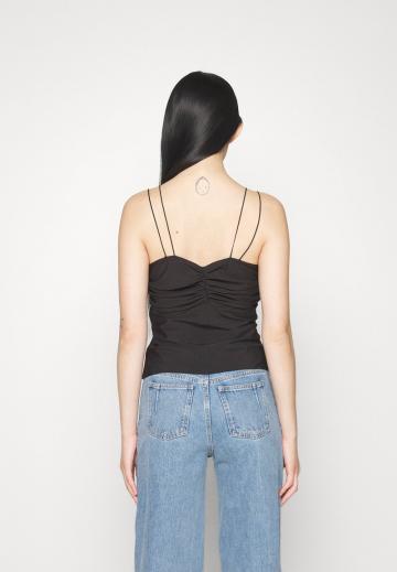 Топ на бретельках