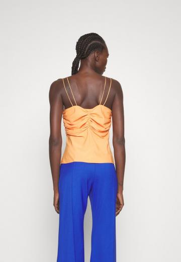 Топ на бретельках