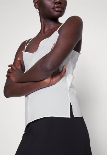 Топ на бретельках