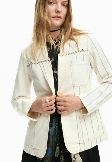 Блейзер с накладными карманами