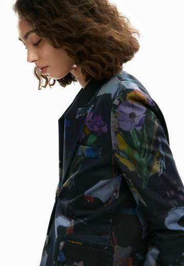 Блейзер с накладными карманами