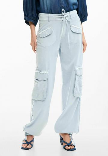 Брюки с накладными карманами