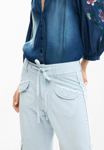 Брюки с накладными карманами