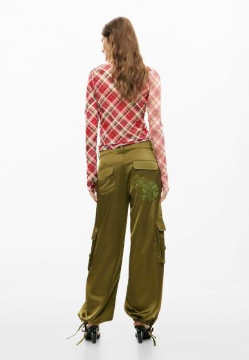 Брюки с накладными карманами