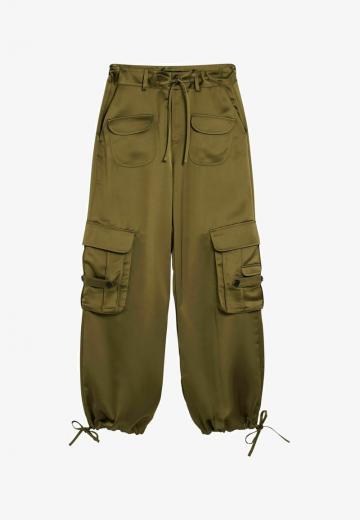 Брюки с накладными карманами