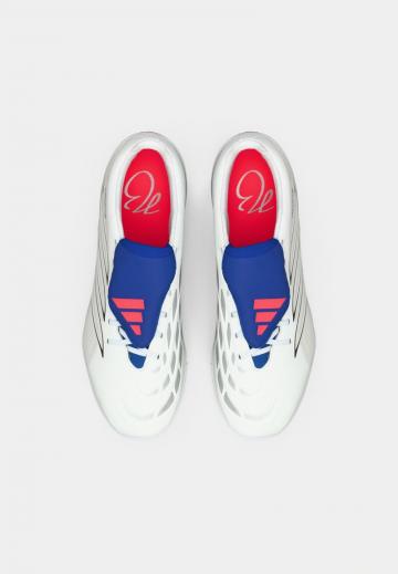 Футбольные бутсы