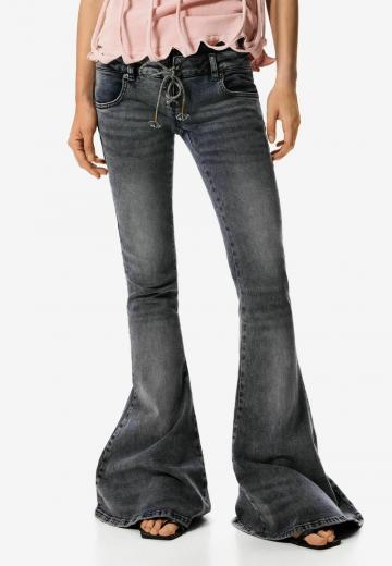 Клешеные джинсы