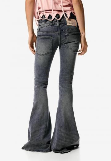 Клешеные джинсы