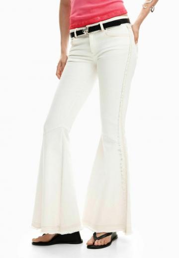 Клешеные джинсы