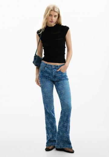 Клешеные джинсы