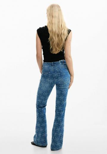 Клешеные джинсы