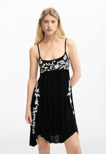 Короткое платье