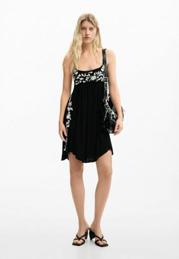 Короткое платье