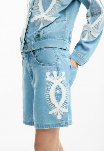 Джинсовые шорты