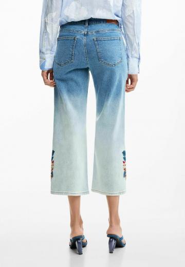 Короткие джинсы