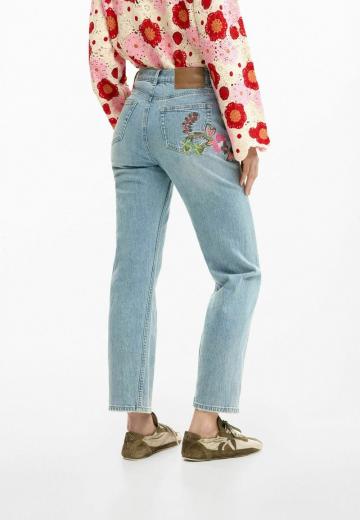 Прямые джинсы