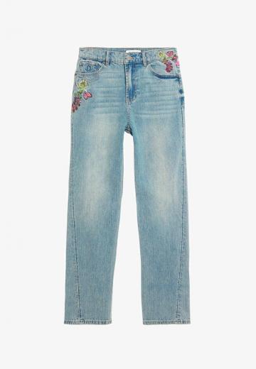 Прямые джинсы