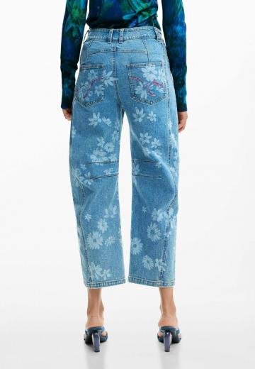 Короткие джинсы