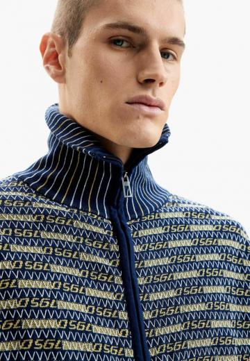 Вязаная кофта