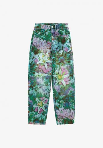 Прямые джинсы