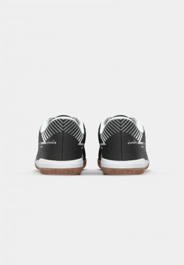 Футбольные бутсы