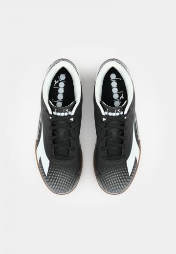 Футбольные бутсы