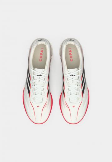 Футбольные бутсы