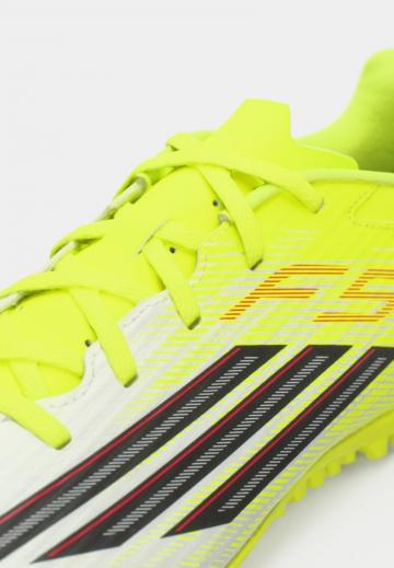 Футбольные бутсы