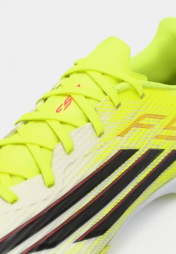 Футбольные бутсы