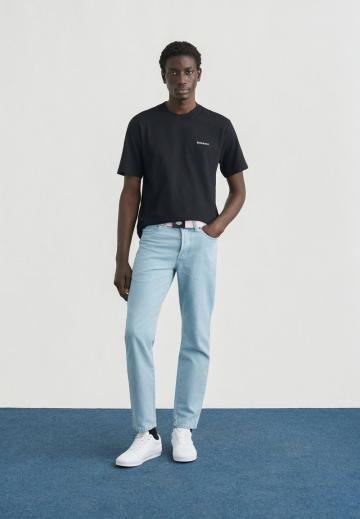 Узкие джинсы