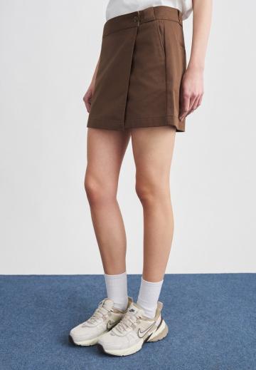 Юбка с накладными карманами