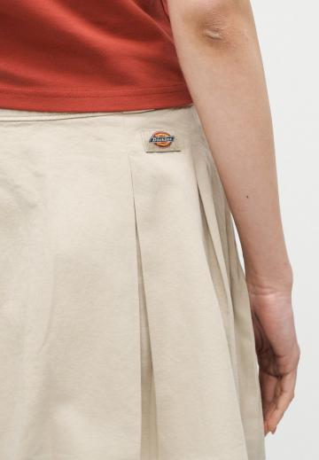 Юбка с накладными карманами