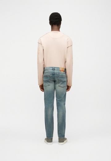 Узкие джинсы