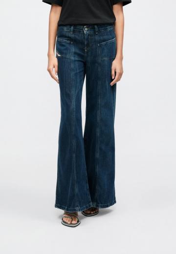 Клешеные джинсы