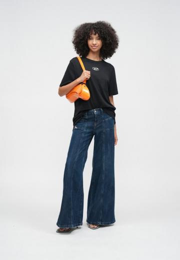 Клешеные джинсы