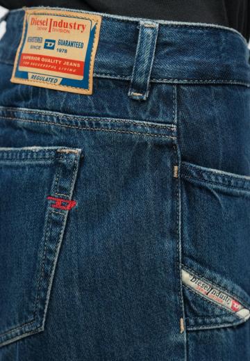 Клешеные джинсы