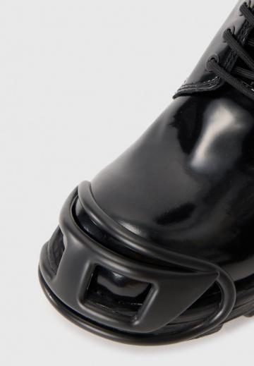 Ботинки на шнуровке