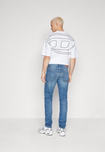 Узкие джинсы