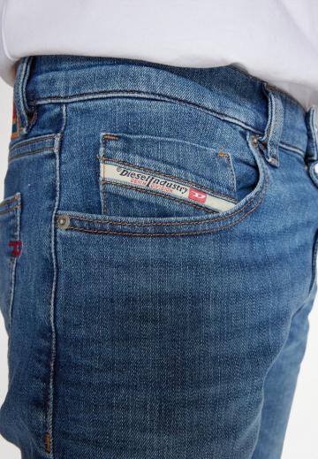 Узкие джинсы