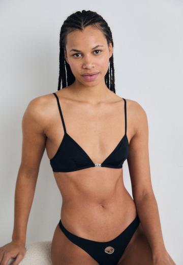 Треугольное бикини